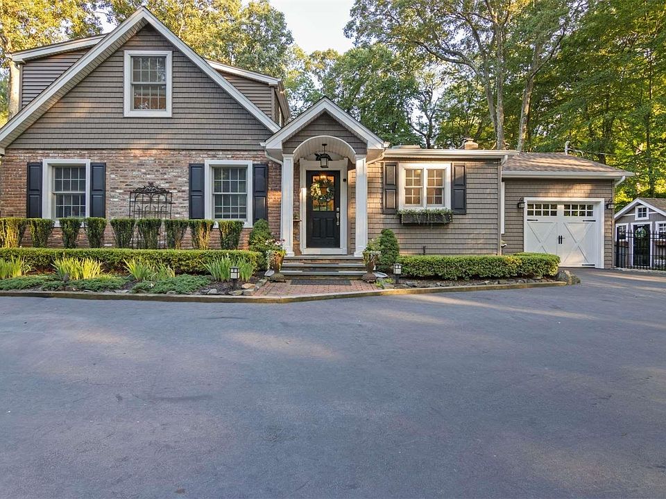 1st image of 17 Woodhollow Lane