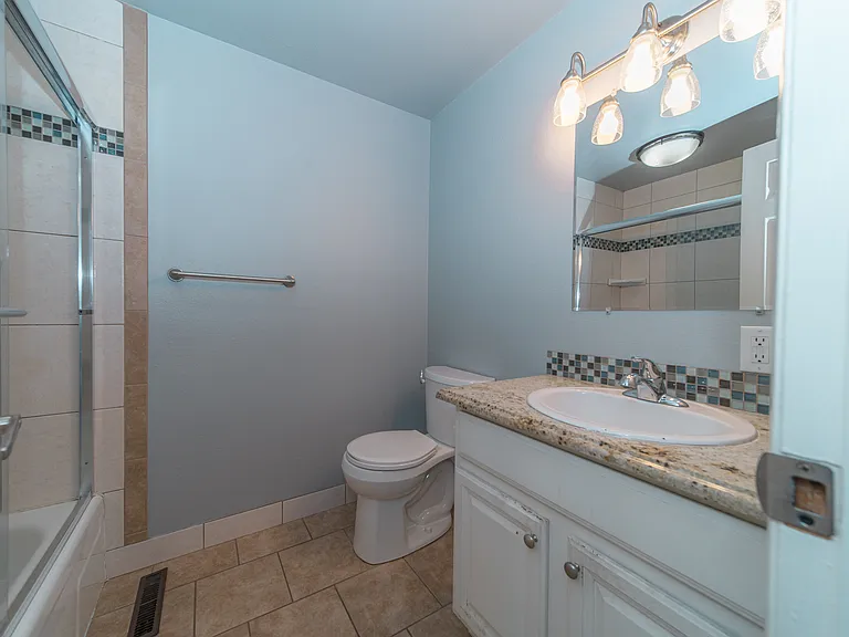 1401 Stuart St #1 — Photo 12