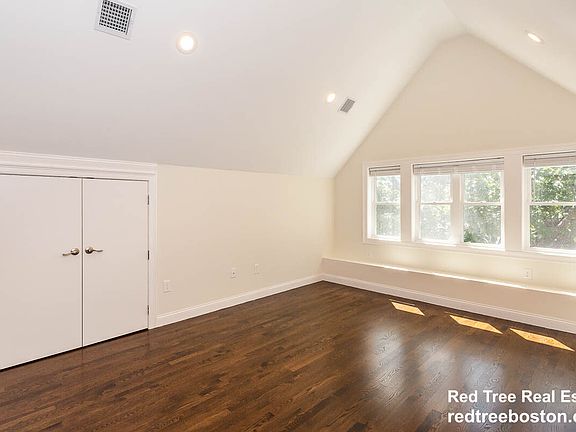 5th image of 77 Rock Glen Rd