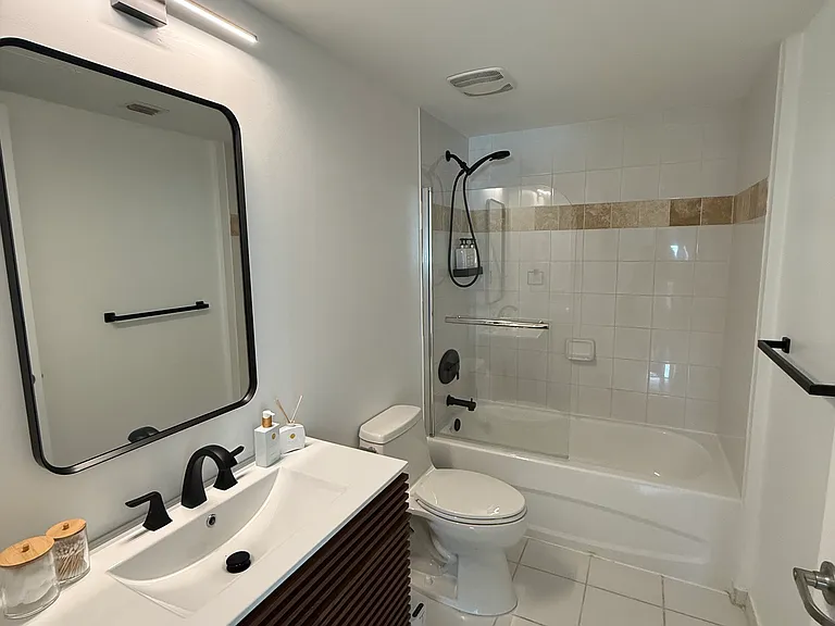 1861 NW South River Dr #Penthouse 4 — Photo 10