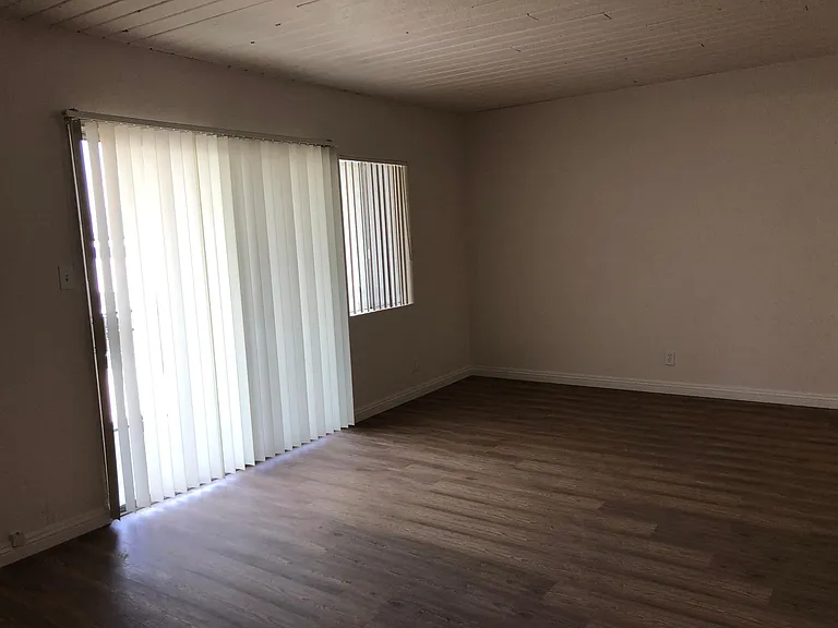 855 S Citrus Ave — Photo 12