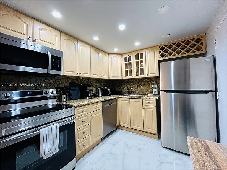 6039 Collins Ave #1507 — Photo 9