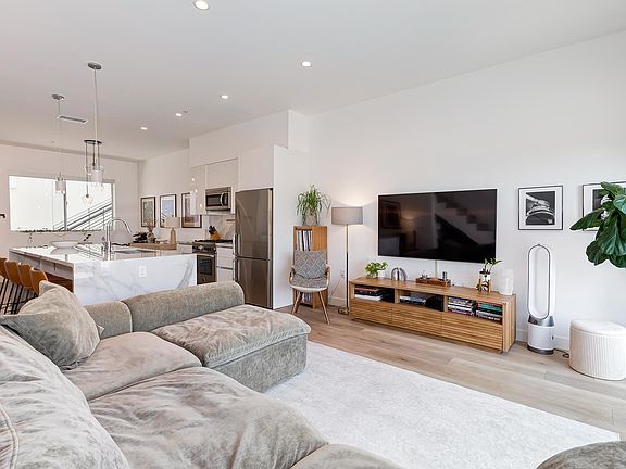5th image of 957 Figueroa Ter #313