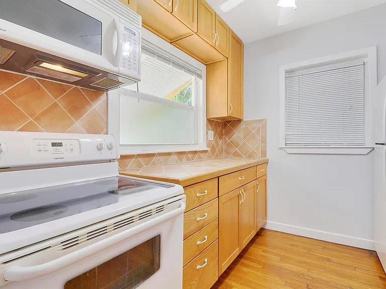 412 N K St — Photo 13