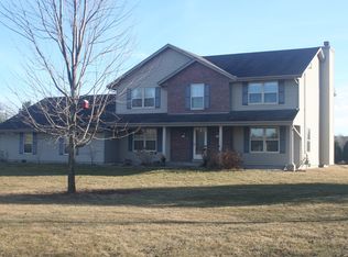 9991 Lawndale Dr, Cedarburg, WI 53012