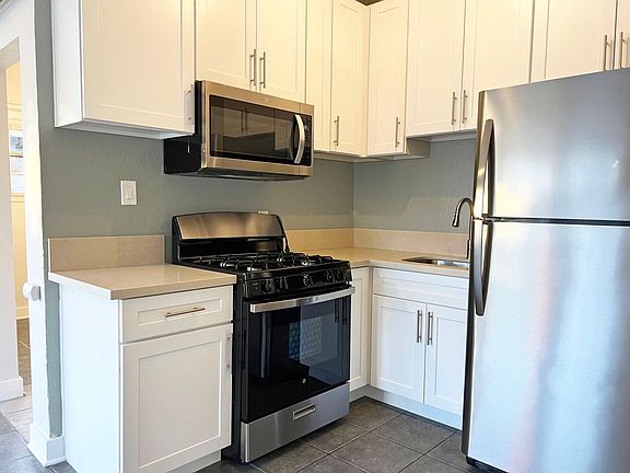 5th image of 701 Linden Ave #A