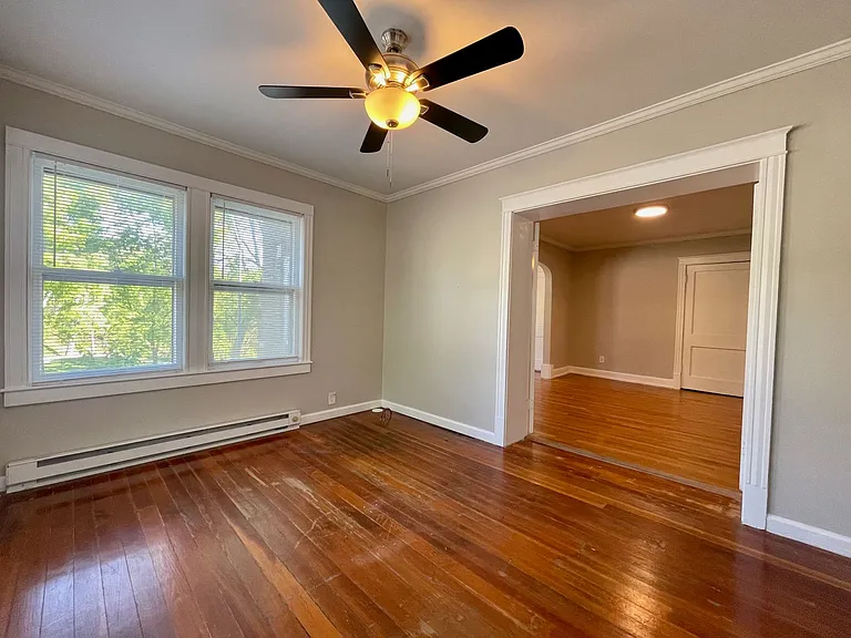 Valentine Place Apartments — Photo 29