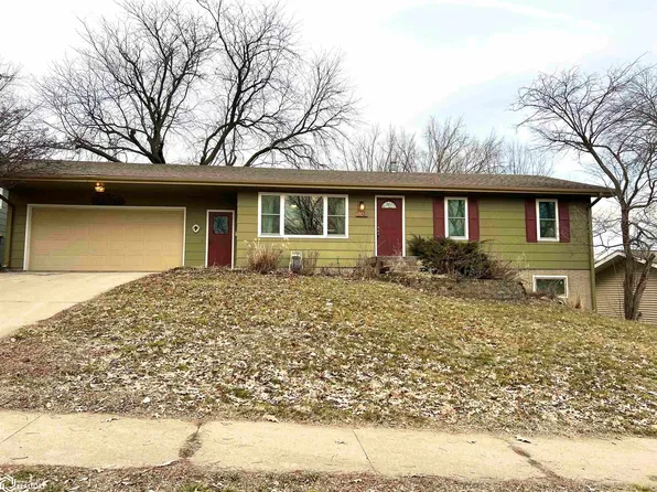 106 Independence St, Pella, IA 50219