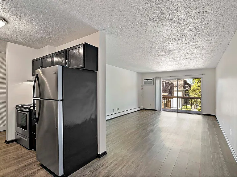 Winnetka Village Apts — Photo 13