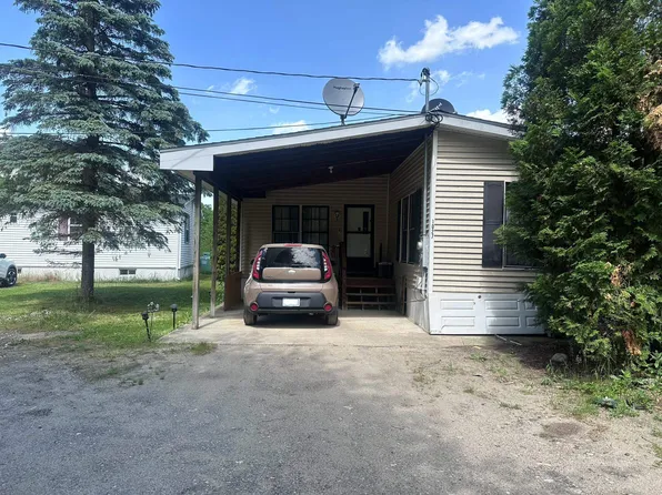 1027 NH-11, Farmington, NH 03835
