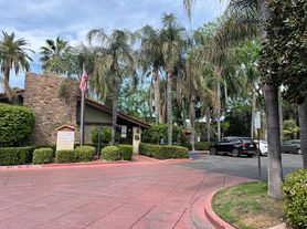 2909 E Huntington Blvd, Fresno, CA