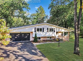 6460 Elmoor Dr, Troy, MI 48098