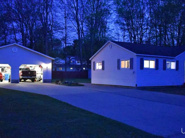 1933 Orchard St, Marquette, MI 49855