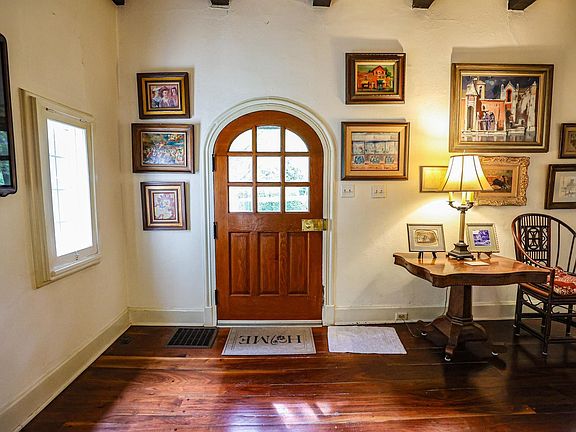 4th image of 116 Country Club Ln