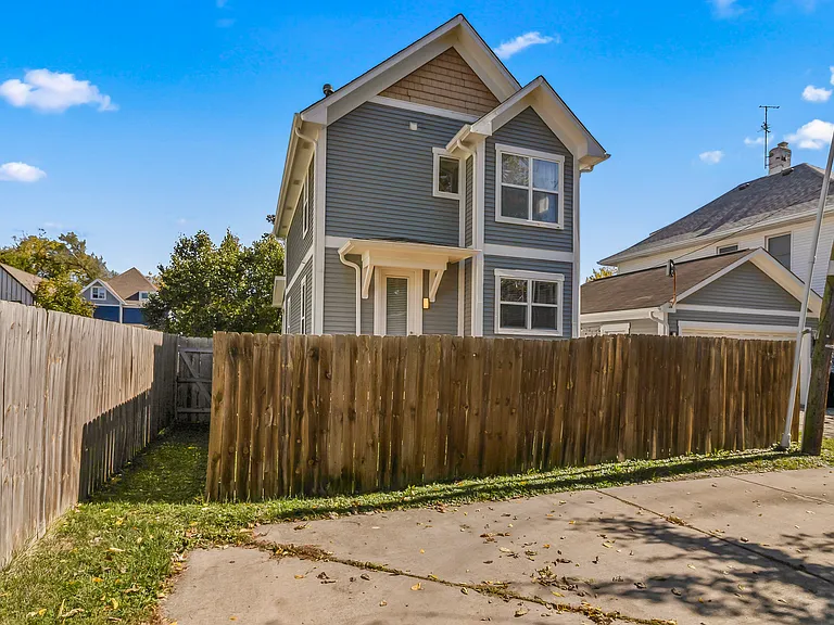 2410 N College Ave — Photo 56