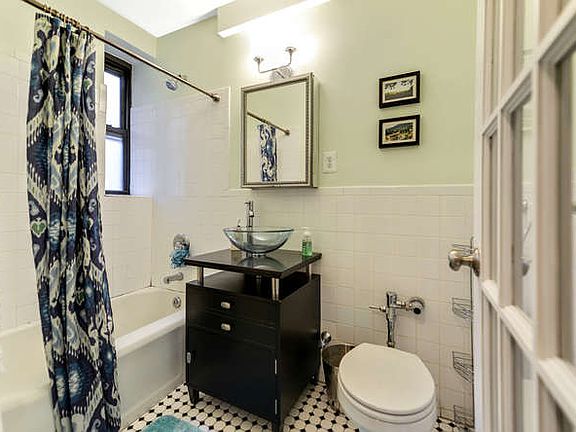 3rd image of 67-71 Yellowstone Blvd APT 2S