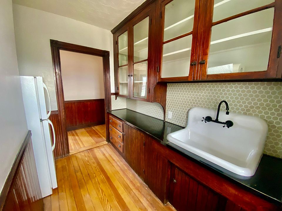 1st image of 3-54 Clifford St #3