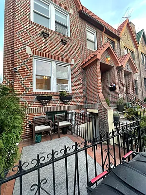 Rented by Hudson Exclusive Inc | media 7