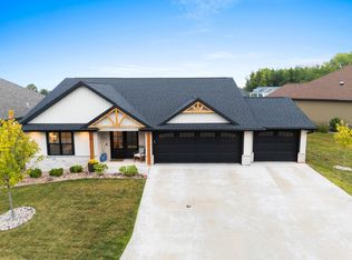 1831 Bobby Jones Dr, De Pere, WI 54115