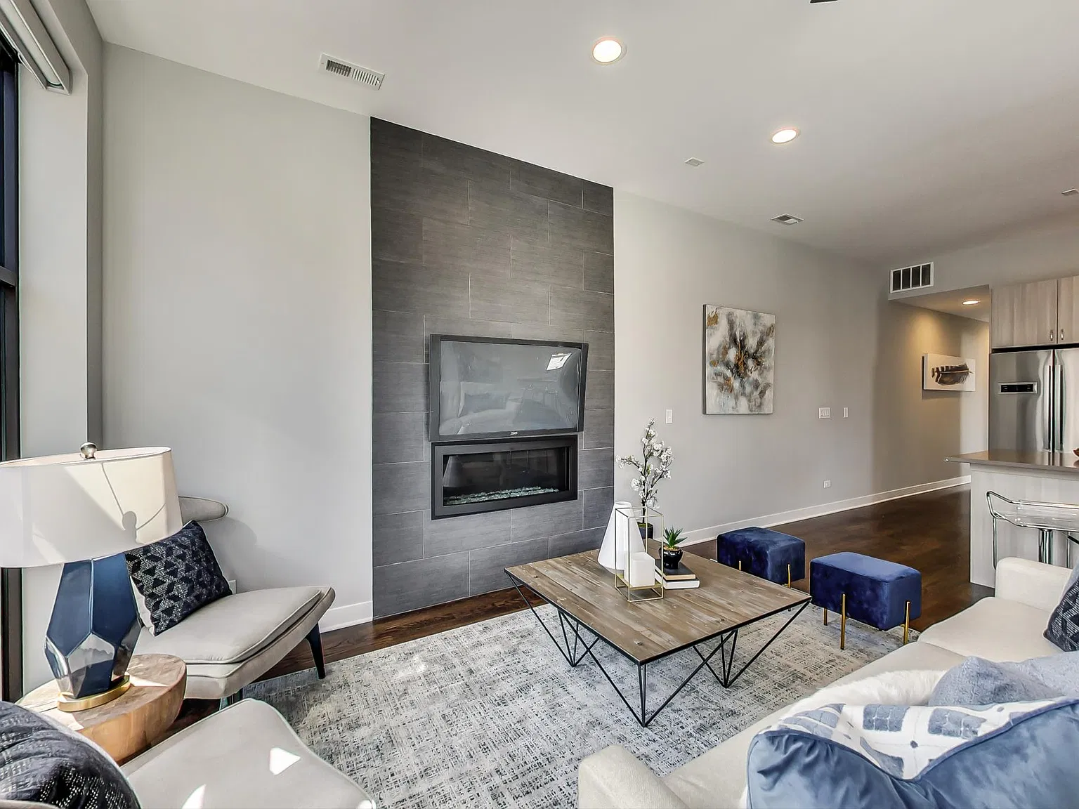 3 bed, 2.0 bath, $3,700 — Photo 4