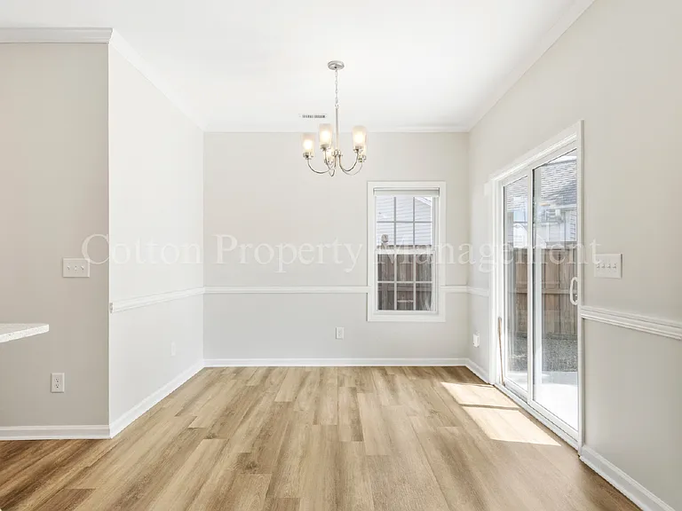 1010 Winterberry Cir — Photo 9