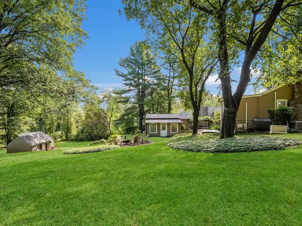2922 N Sugan Rd, New Hope, PA 18938
