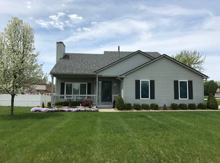 1044 Fox Ct, Oxford, MI 48371
