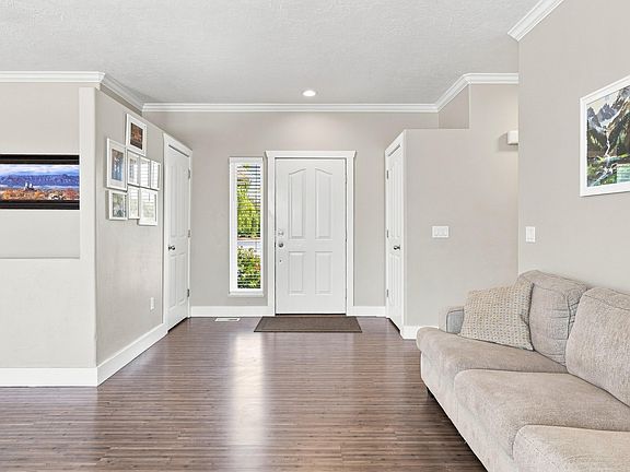 3rd image of 443 Meadow Ln