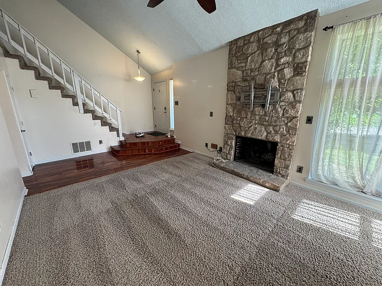 3315 Oak Tree Dr S — Photo 3