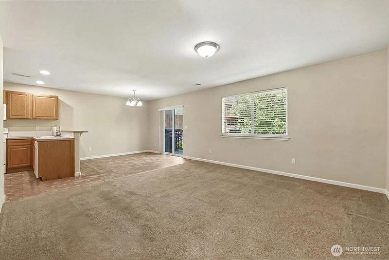 4th image of 390 Austin Street