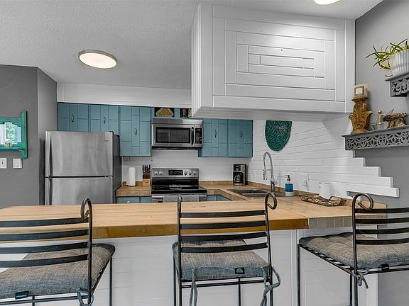 3rd image of 136 Lance Lane UNIT 2