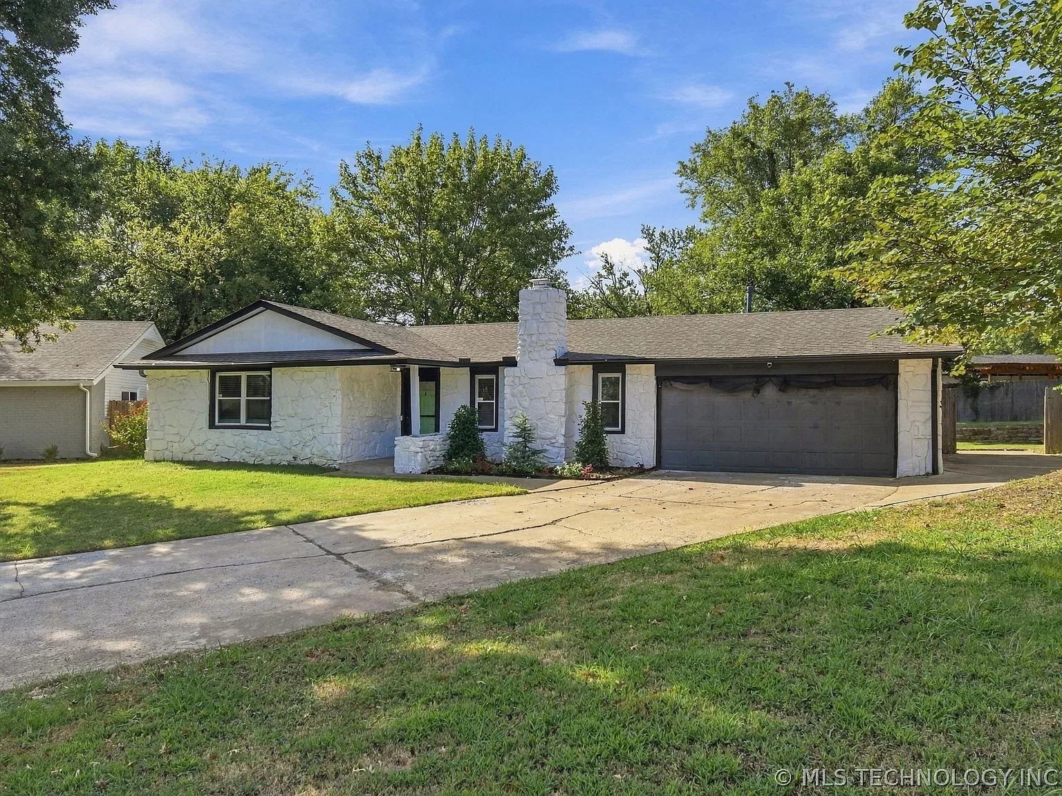 3 bed, 2.0 bath, 1462 sqft, $1,600 — Photo 3