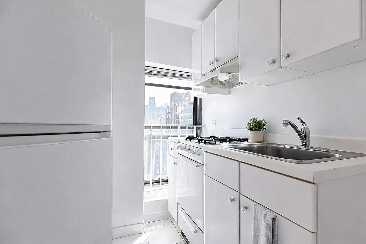 108 East 38th Street — Photo 2