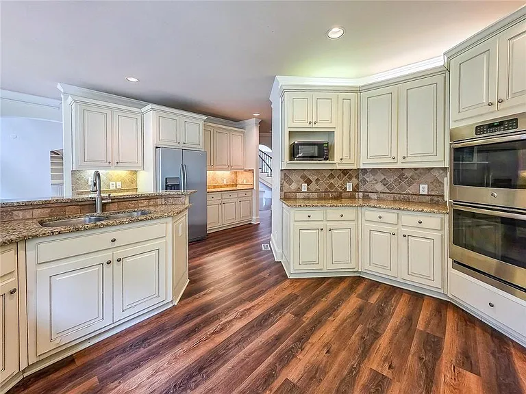 2502 Oak Hill Overlook — Photo 16