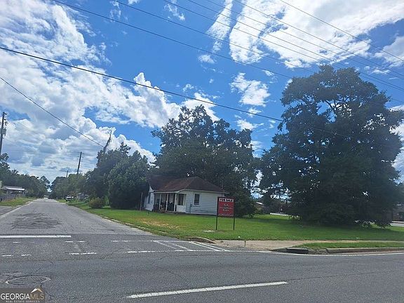 4th image of 403 S Ware St