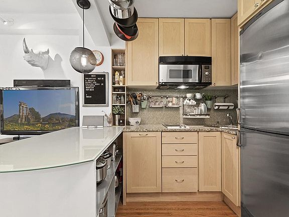 3rd image of 230 Central Park W APT 3H