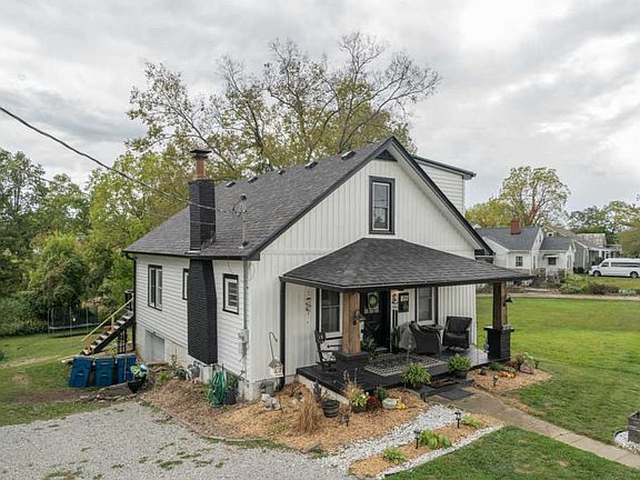 3rd image of 715 Lone Oak Dr