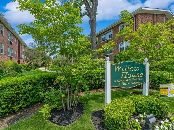 61 Maine Avenue #B21, Rockville Centre, NY 11570