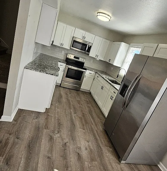 Unit 307 A -Nice modern kitchen - yes dishwasher too!