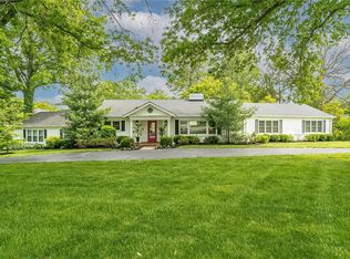 17 Oak Park Dr, Saint Louis, MO 63141