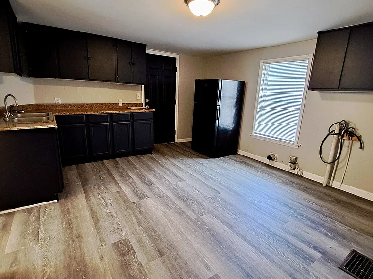 821 Herman Ave — Photo 5
