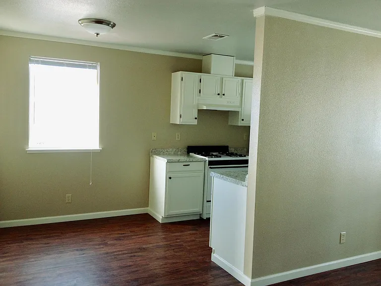 1012 Latigo Dr #4 — Photo 3