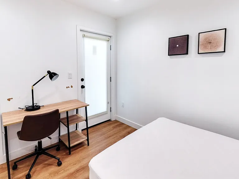 1620 W 35th Pl — Photo 40