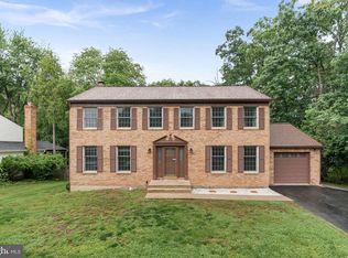 128 Applegate Dr, Sterling, VA 20164