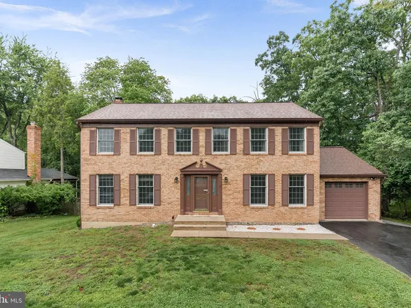 128 Applegate Dr, Sterling, VA 20164