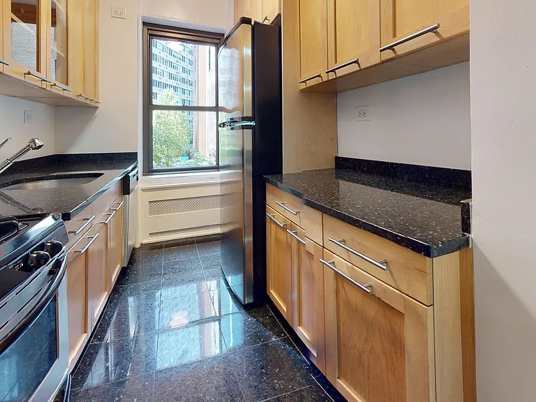 412 E 55th St #2H — Photo 8