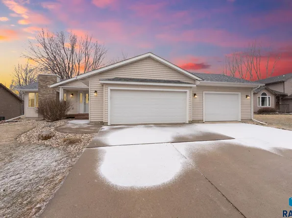 201 E 9th St, Crooks, SD 57020