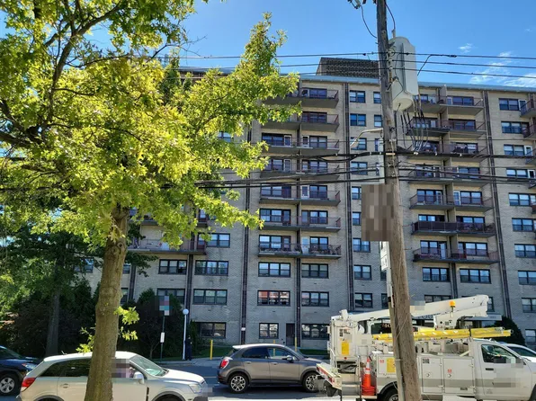 1000 Clove Rd, Staten Island, NY 10301