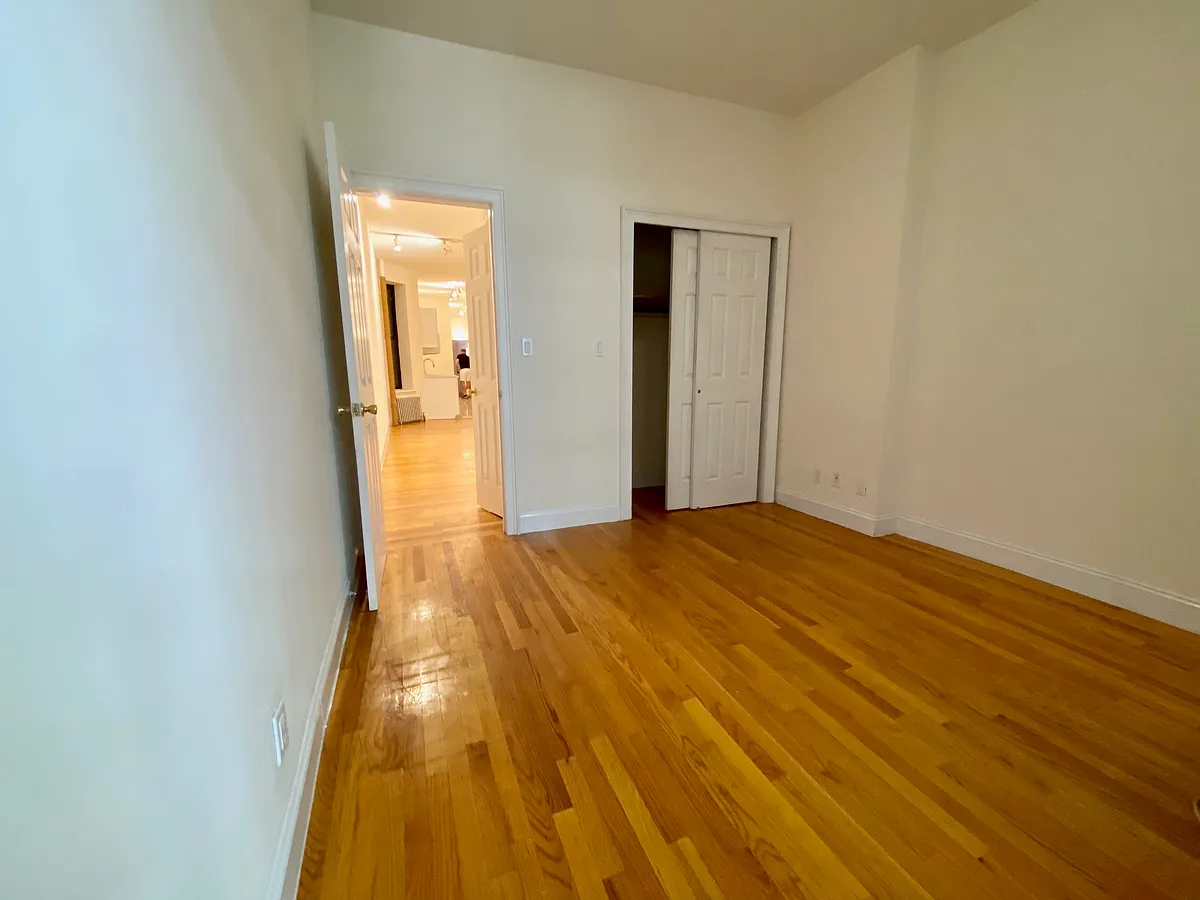 Building Photo - 407 E 69th St #1E