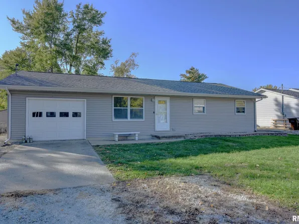 1431 Cindy Ln, Taylorville, IL 62568